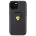 Etui Ferrari Grip Stand Metal Logo na iPhone 15 - czarne