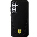 Etui Ferrari Hot Stamp V Lines MagSafe na Samsung Galaxy S24+ - czarne