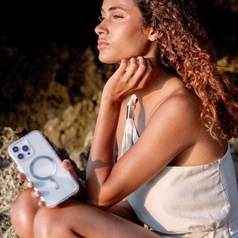 Etui UNIQ Coehl Savon Magnetic Charging na iPhone 16 Pro - przezroczyste