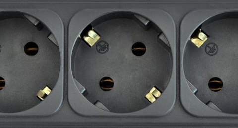 Listwa zasilająca AKYGA Listwa zasilająca przeciwprzepięciowa SP06A AK-SP-06A