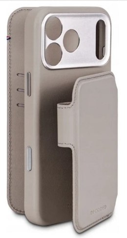 Decoded Leather Detachable Wallet - skórzana obudowa ochronna do iPhone 17 Pro kompatybilna z MagSafe (solid clay)
