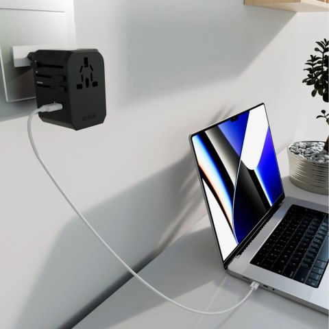 Adapter podróżny SBS uniwersalny GaN 70W 3xUSB-C 2xUSB-A z etui - czarny