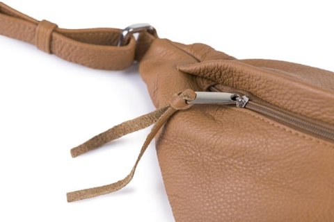 Skórzana torebka-nerka typu cross-body VOOC EP19 camel